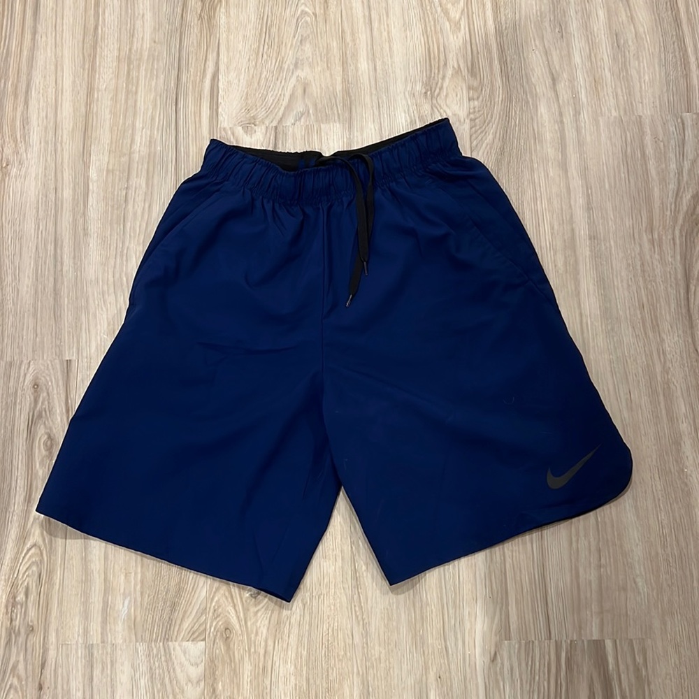 Nike Dry fit men’s size Small, navy shorts